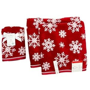 Caro - ‘Snowflake - Red bundle’ bath towel set. NWT Firm!